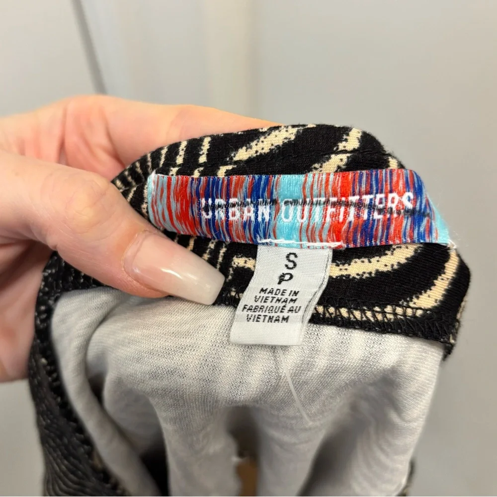 URBAN OUTFITTERS Camila Swirl Tie-Around Mini Skirt - Picture 6 of 6